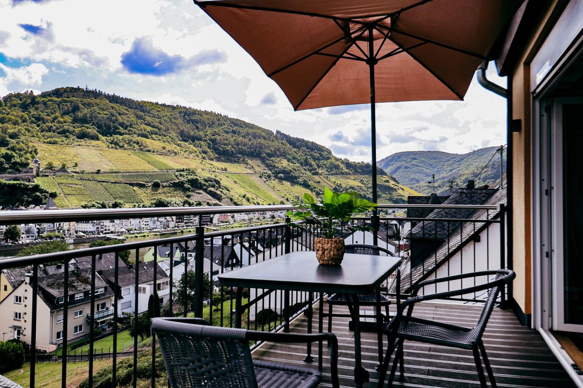 Sky Apartment, Blick Zur Mosel, Grosser Balkon, Kaffeemaschine, Smart Tv * Zell an der Mosel